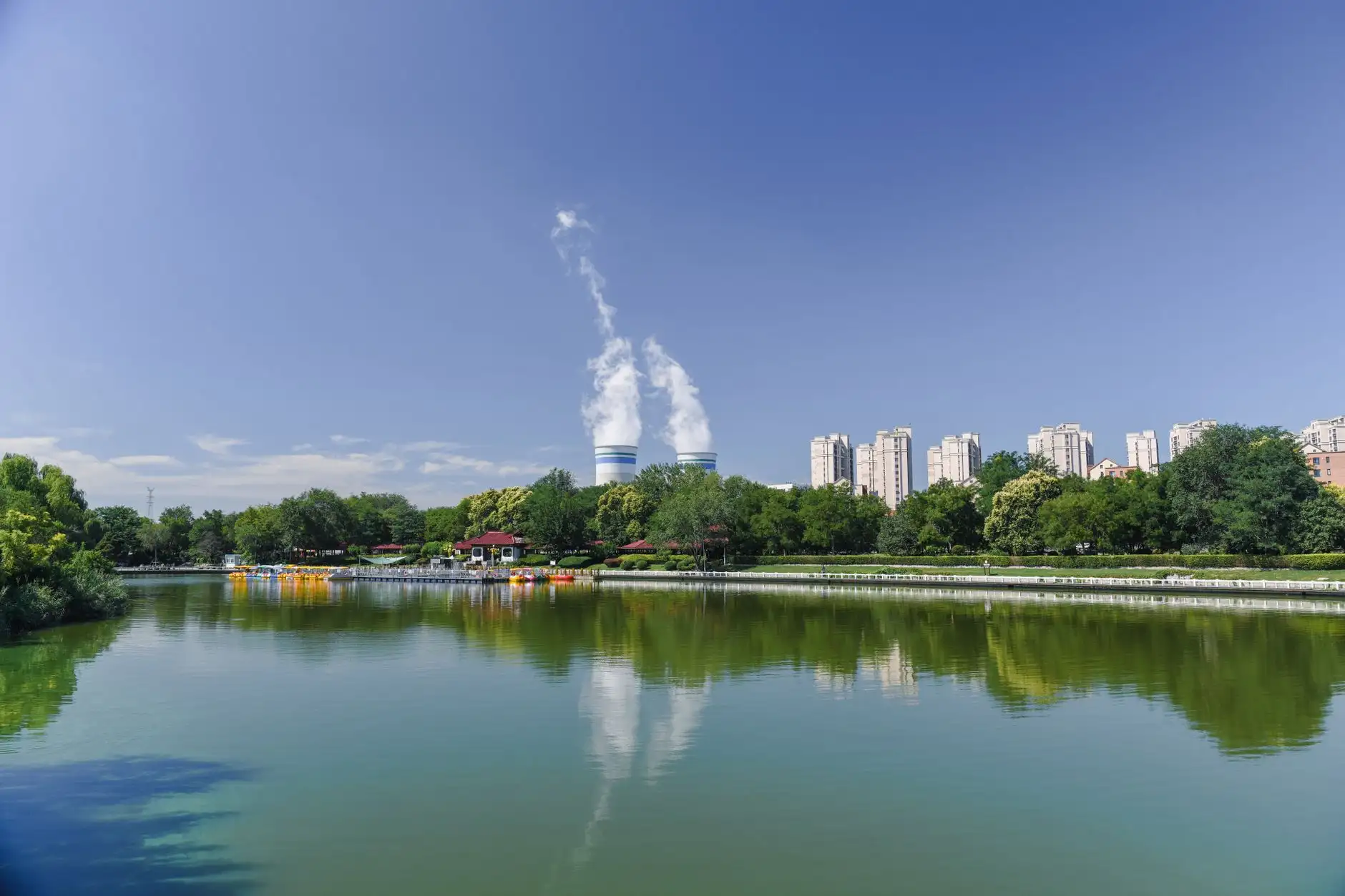 华北地区教学设备选型指南:录播系统与电子白板技术参数对比