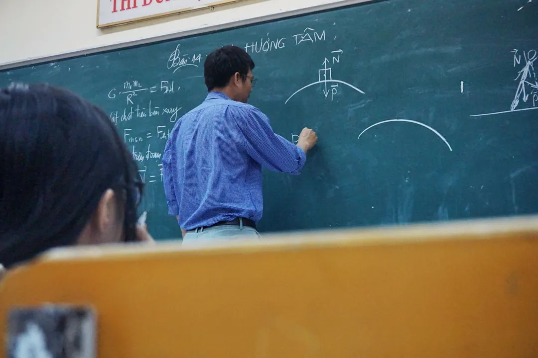 教学设备升级对比:电子白板与智慧黑板选购要点分析正文配图 2